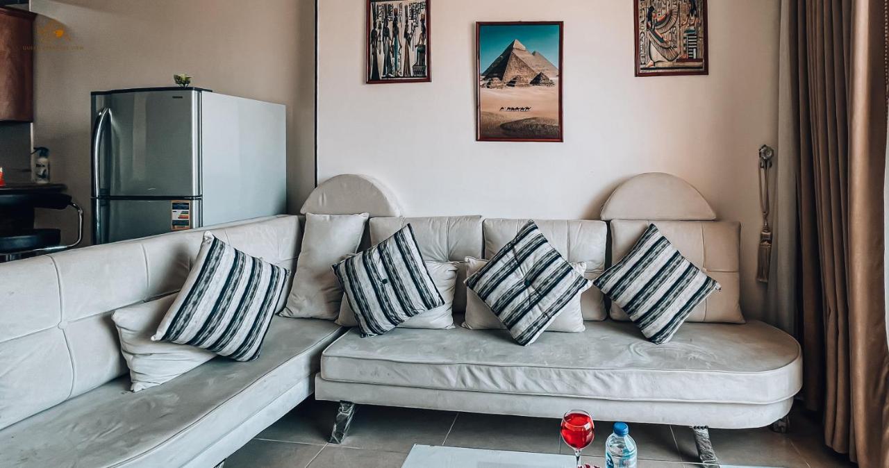 Queen Pyramids View Apartment Il Il Cairo Esterno foto