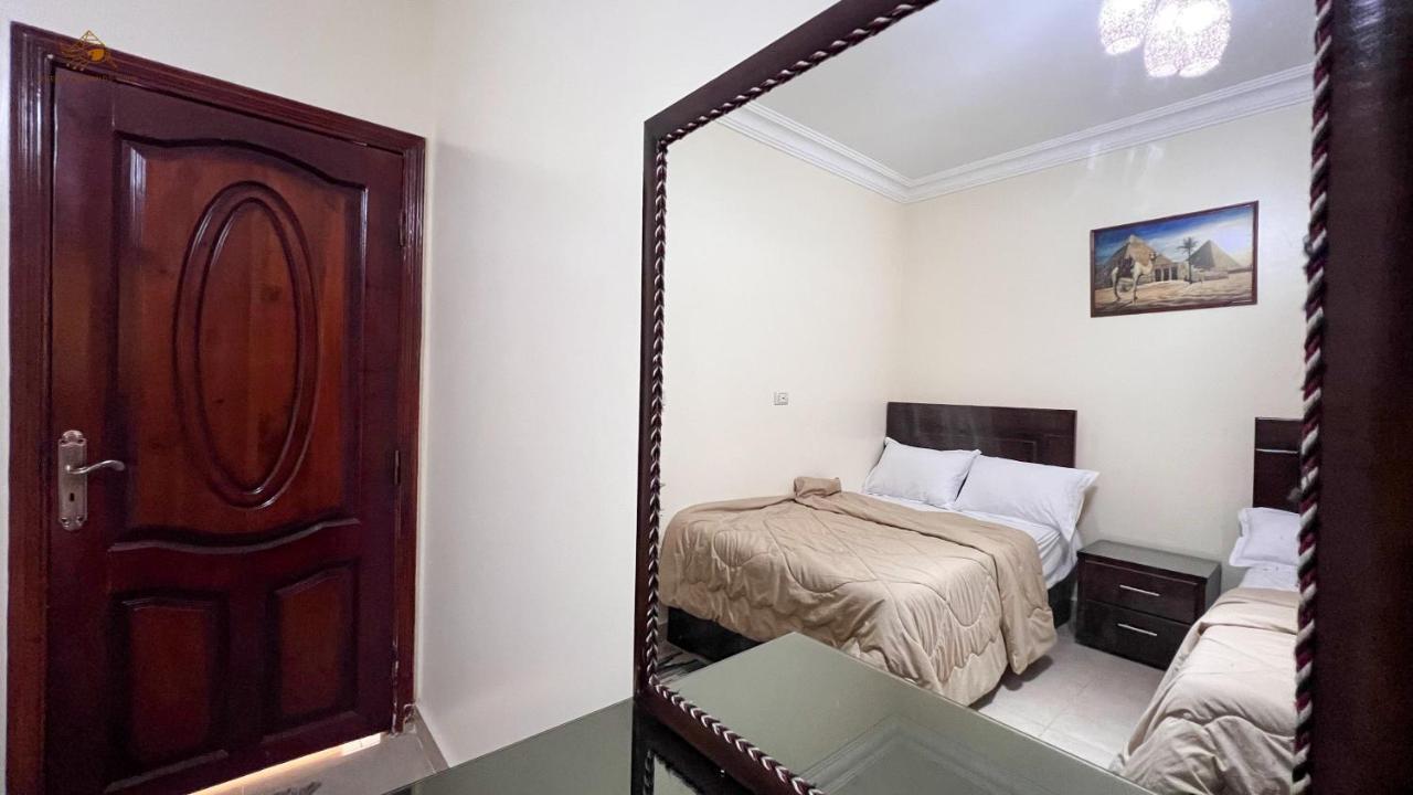 Queen Pyramids View Apartment Il Il Cairo Esterno foto